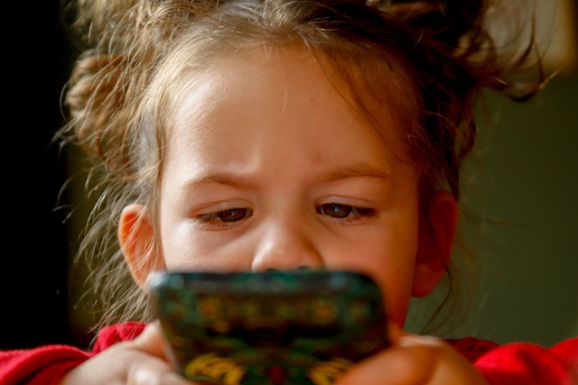 Vaikams skirti mobilieji telefonai – ryšio ir atsakomybės suteikimas